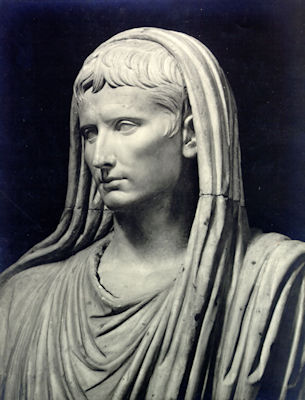 Statue des Augustus als Pontifex