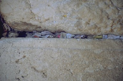 Jerusalem - Gebetszettel in den Ritzen der Klagemauer
