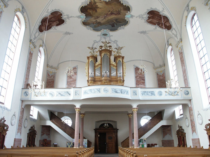 Blick zur Orgel